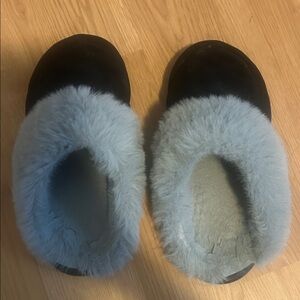 Cozy Black Slippers with Gray Fur Lining